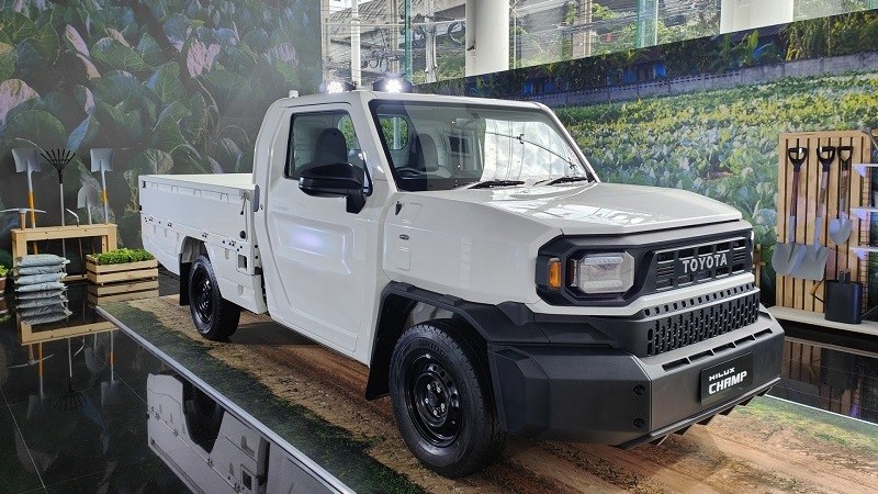 Cận cảnh Toyota Hilux Champ 2024 vừa ra mắt, giá từ 317 triệu đồng