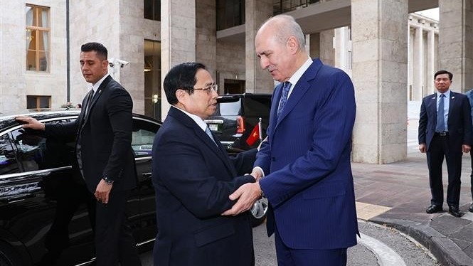 Thủ tướng Chính phủ Phạm Minh Chính gặp Chủ tịch Quốc hội Thổ Nhĩ Kỳ Numan Kurtulmus