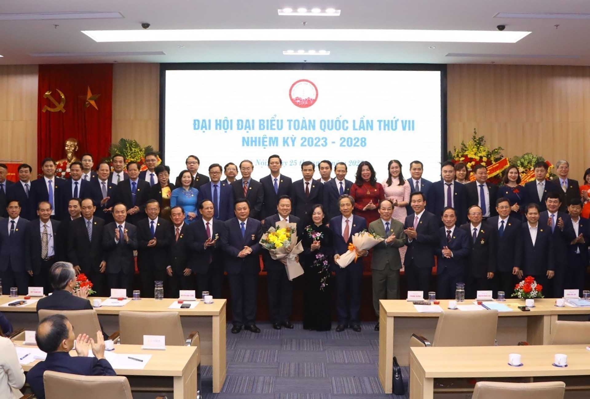 Câu chuyện hai đất nước núi sông liền một dải Câu chuyện hai đất nước núi sông liền một dải