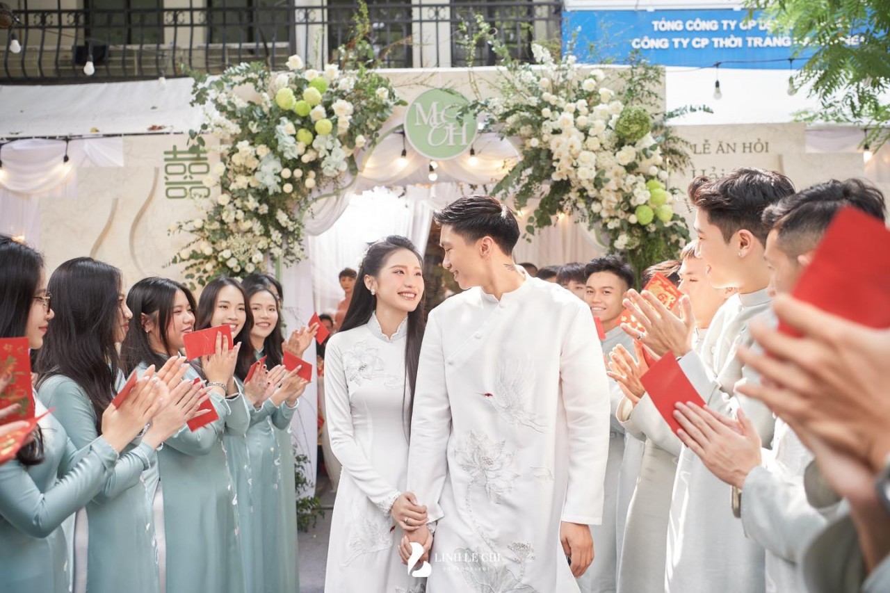 Ngắm loạt ảnh ngọt ngào, tình tứ của Đoàn Văn Hậu - Doãn Hải My