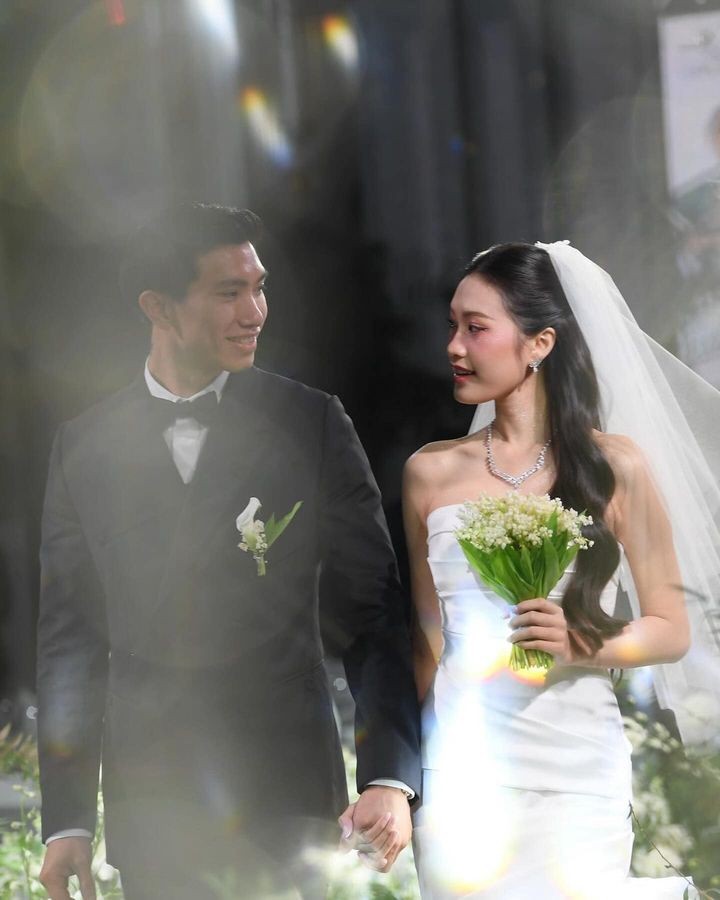 Ngắm loạt ảnh ngọt ngào, tình tứ của Đoàn Văn Hậu - Doãn Hải My