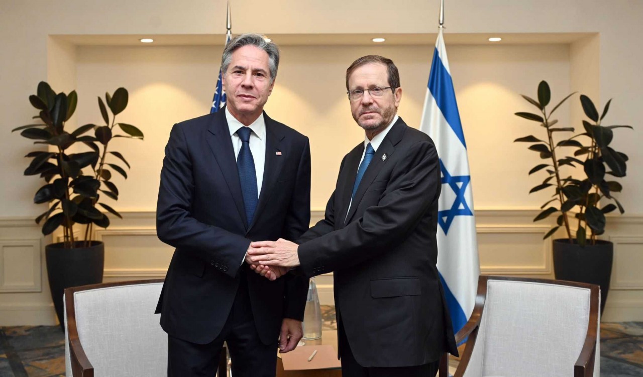 (11.30) Ngoại trưởng Mỹ Antony Blinken (trái) hội kiến Tổng thống Israel Isaac Herzog ngày 30/11 tại Tel Aviv. (Nguồn: GPO) (11.30) Ngoại trưởng Mỹ Antony Blinken (trái) hội kiến Tổng thống Israel Isaac Herzog ngày 30/11 tại Tel Aviv. (Nguồn: GPO)