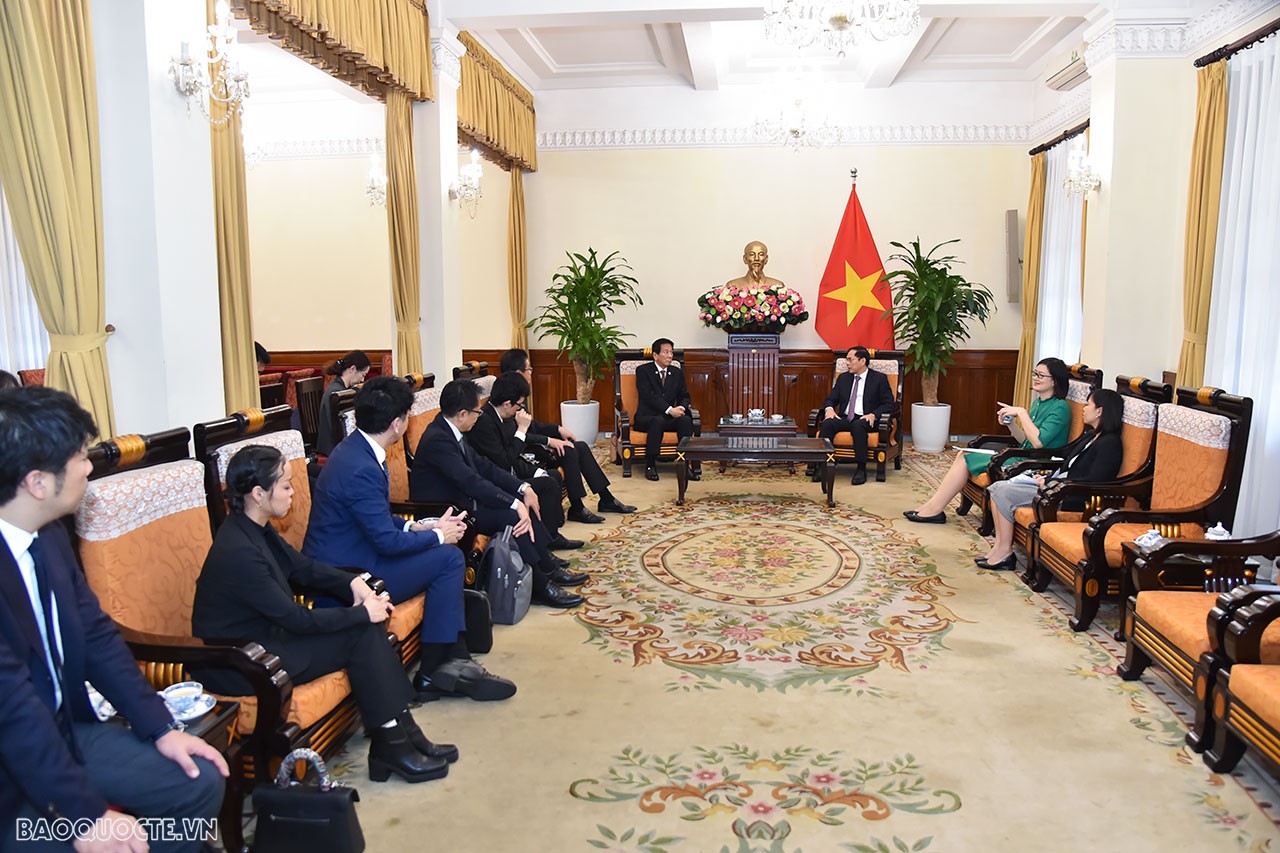 Bộ trưởng Ngoại giao Bùi Thanh Sơn đã tiếp nguyên Đại sứ đặc biệt Nhật Bản-Việt Nam Sugi Ryotaro Bộ trưởng Ngoại giao Bùi Thanh Sơn tiếp nguyên Đại sứ đặc biệt Nhật Bản-Việt Nam Sugi Ryotaro