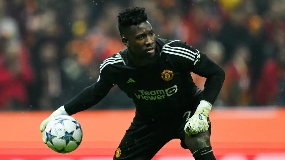 Man Utd: HLV Erik ten Hag khen Andre Onana chơi tốt ở Ngoại hạng Anh
