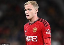 Chuyển nhượng cầu thủ mùa Đông: Donny van de Beek được phép rời MU
