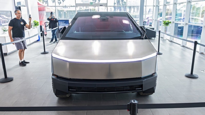 Cận cảnh siêu bán tải Tesla Cybertruck vừa trình làng, giá từ 60.900 USD Cận cảnh siêu bán tải Tesla Cybertruck vừa trình làng, giá từ 60.900 USD