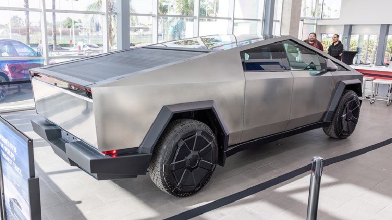 Cận cảnh siêu bán tải Tesla Cybertruck vừa trình làng, giá từ 60.900 USD Cận cảnh siêu bán tải Tesla Cybertruck vừa trình làng, giá từ 60.900 USD