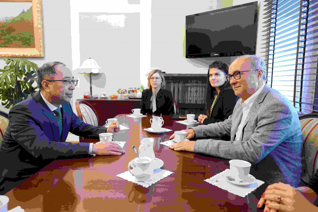 Đại sứ Nguyễn Hùng chào từ biệt kết thúc nhiệm kỳ tại Ba Lan Đại sứ Nguyễn Hùng chào từ biệt, kết thúc nhiệm kỳ tại Ba Lan