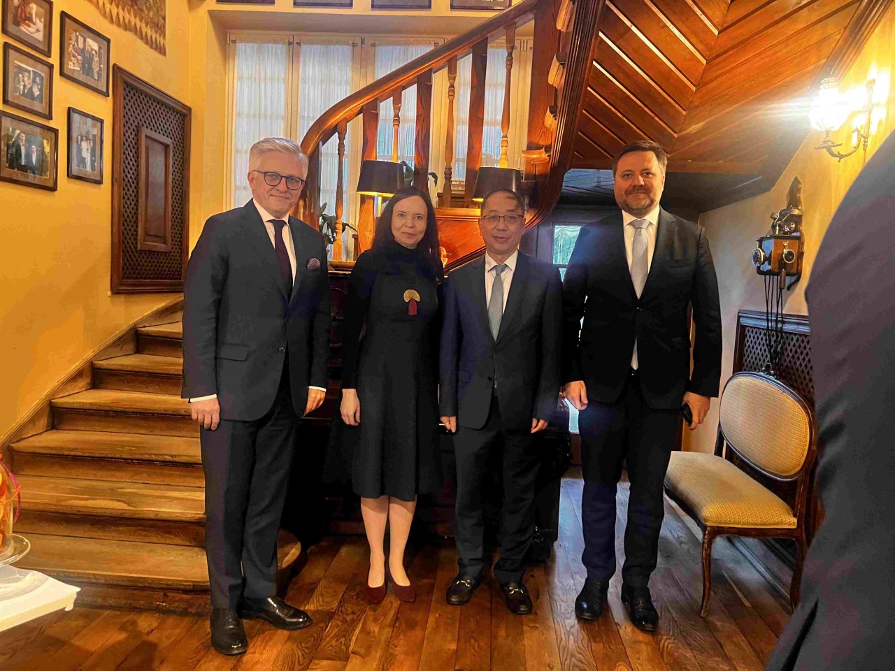 Đại sứ Nguyễn Hùng chào từ biệt kết thúc nhiệm kỳ tại Ba Lan Đại sứ Nguyễn Hùng chào từ biệt, kết thúc nhiệm kỳ tại Ba Lan