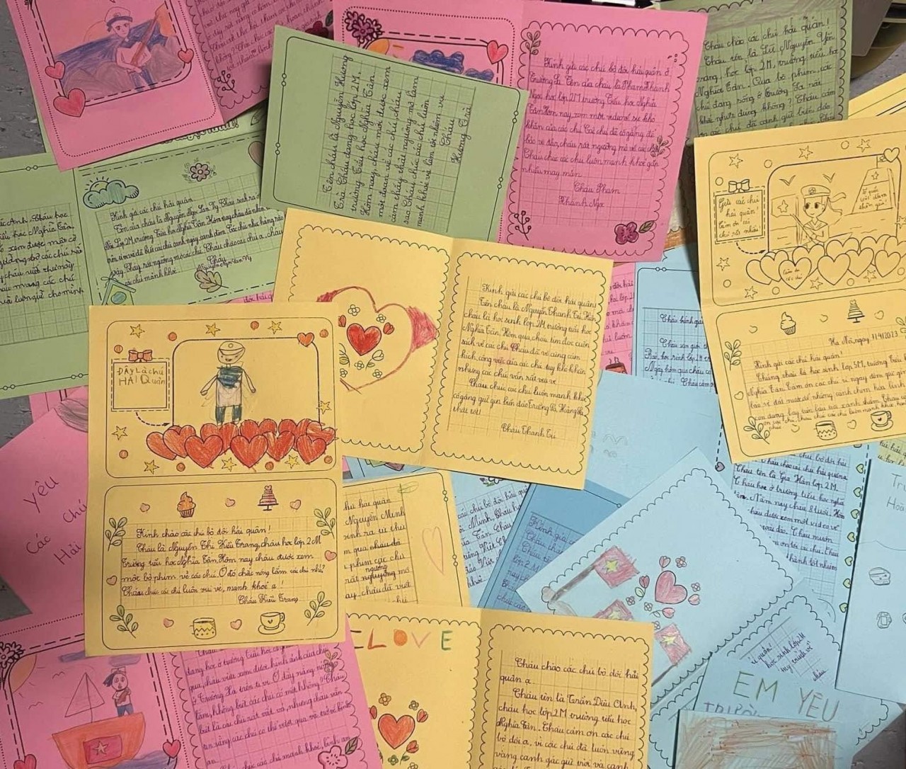 undefined Thư gửi Trường Sa: Món quà đong đầy tình cảm dành cho các cán bộ, chiến sĩ công tác ngoài đảo xa