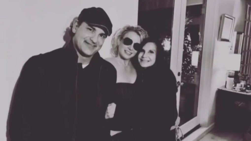 Britney Spears mừng sinh nhật tuổi 42 bên mẹ và anh trai