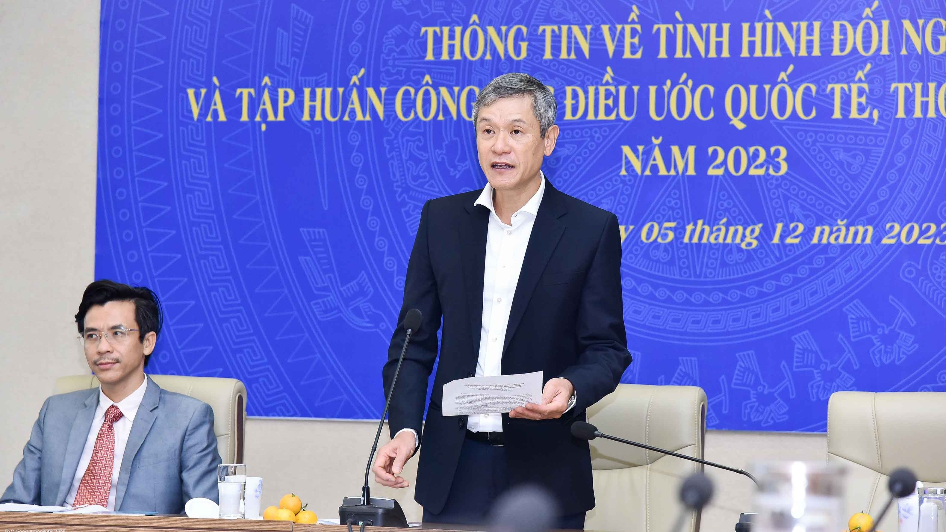 Tăng cường kiến thức đối ngoại cho cán bộ ở Trung ương và địa phương