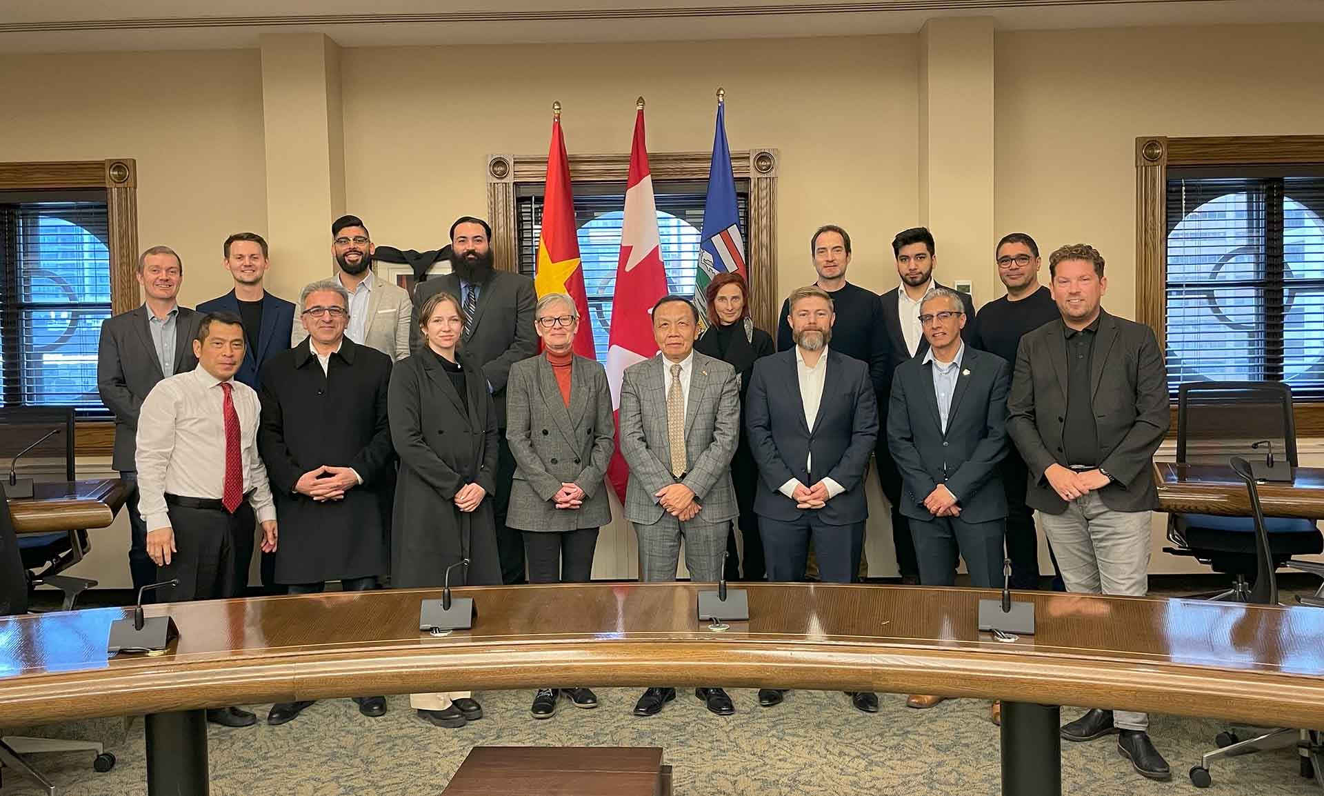 Hội thảo bàn tròn xúc tiến thương mại, đầu tư giữa Việt Nam và Alberta.