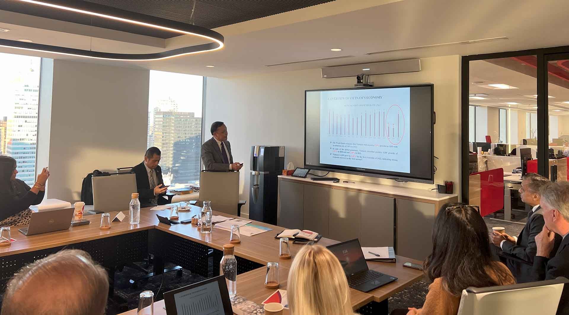 Hội thảo bàn tròn xúc tiến thương mại, đầu tư giữa Việt Nam và Alberta.