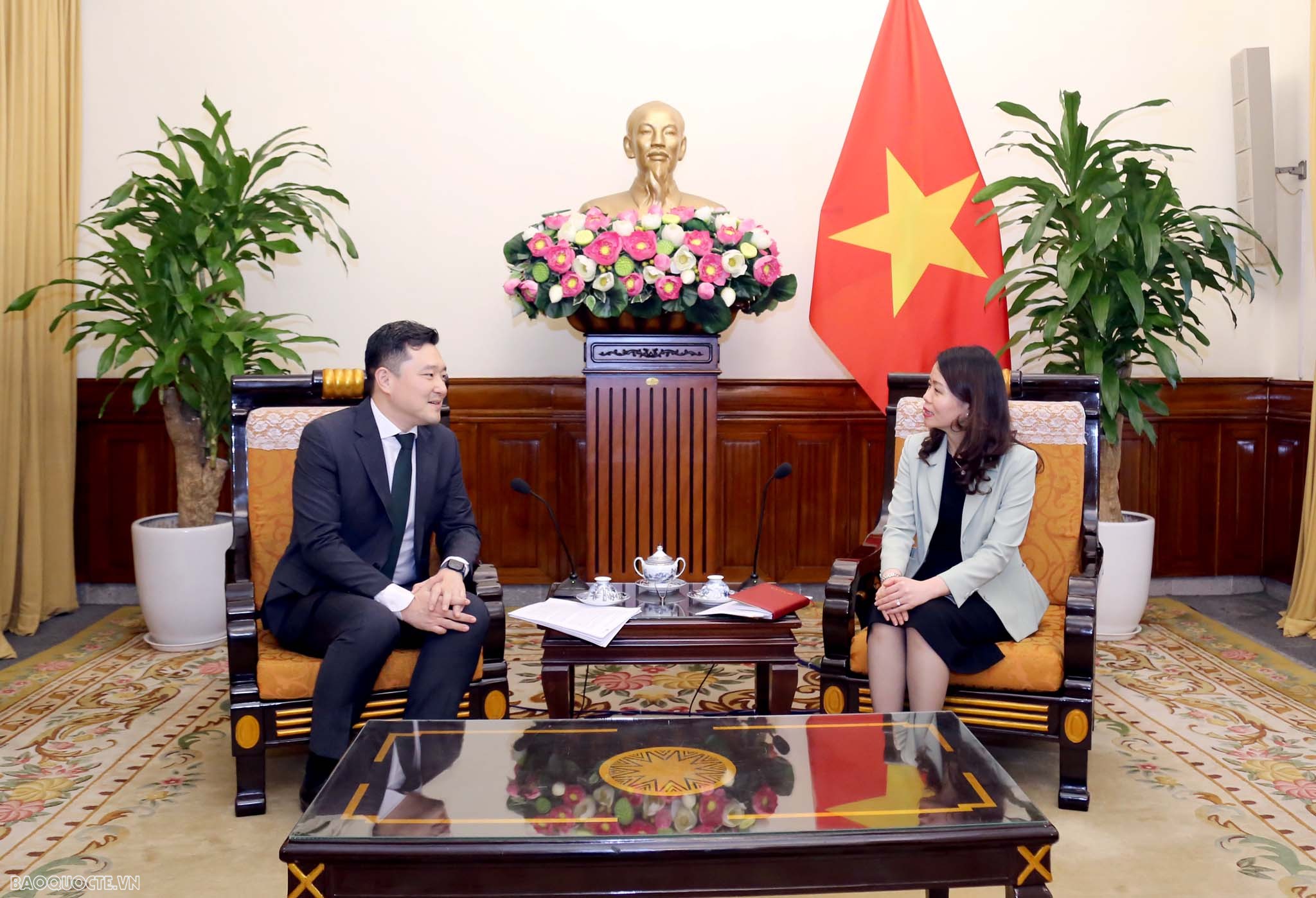 Thứ trưởng Ngoại giao Nguyễn Minh Hằng tiếp Trưởng Đại diện quốc gia Viện Tăng trưởng Xanh Toàn cầu (GGGI) tại Việt Nam Thứ trưởng Ngoại giao Nguyễn Minh Hằng tiếp Trưởng Đại diện quốc gia Viện Tăng trưởng xanh toàn cầu (GGGI) tại Việt Nam