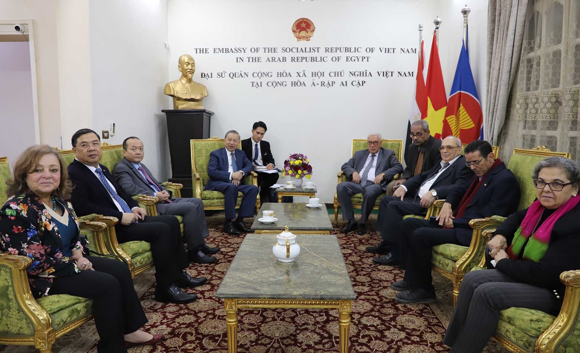 Đại tướng Tô Lâm, Ủy viên Bộ Chính trị, Bộ trưởng Bộ Công an làm việc với Tổng Bí thư Đảng Cộng sản Ai Cập Salah Adly Abdelhafiz và Tổng Bí thư Đảng Xã hội Chủ nghĩa Ai Cập Ahmed Bahaa El Shafey. Đại tướng Tô Lâm, Ủy viên Bộ Chính trị, Bộ trưởng Bộ Công an làm việc với Tổng Bí thư Đảng Cộng sản Ai Cập Salah Adly Abdelhafiz và Tổng Bí thư Đảng Xã hội Chủ nghĩa Ai Cập Ahmed Bahaa El Shafey.