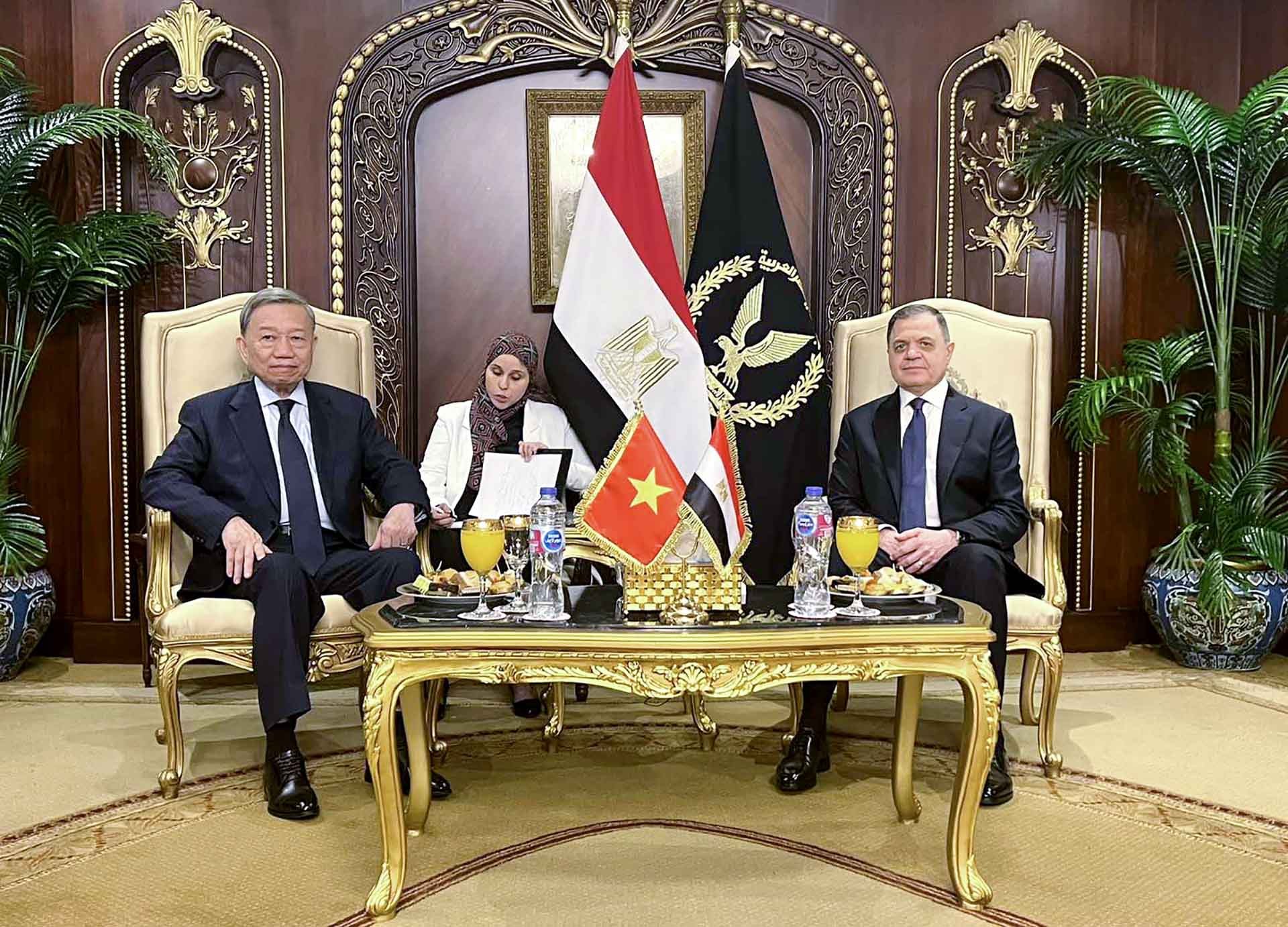 Đại tướng Tô Lâm, Ủy viên Bộ Chính trị, Bộ trưởng Bộ Công an làm việc với Bộ trưởng Bộ Nội vụ Ai Cập Mahmoud Tawfik. Đại tướng Tô Lâm, Ủy viên Bộ Chính trị, Bộ trưởng Bộ Công an làm việc với Bộ trưởng Bộ Nội vụ Ai Cập Mahmoud Tawfik.