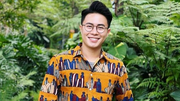 Sao Việt: MC Trịnh Lê Anh bảnh bao, lịch lãm; diễn viên Lý Nhã Kỳ xinh đẹp, gợi cảm