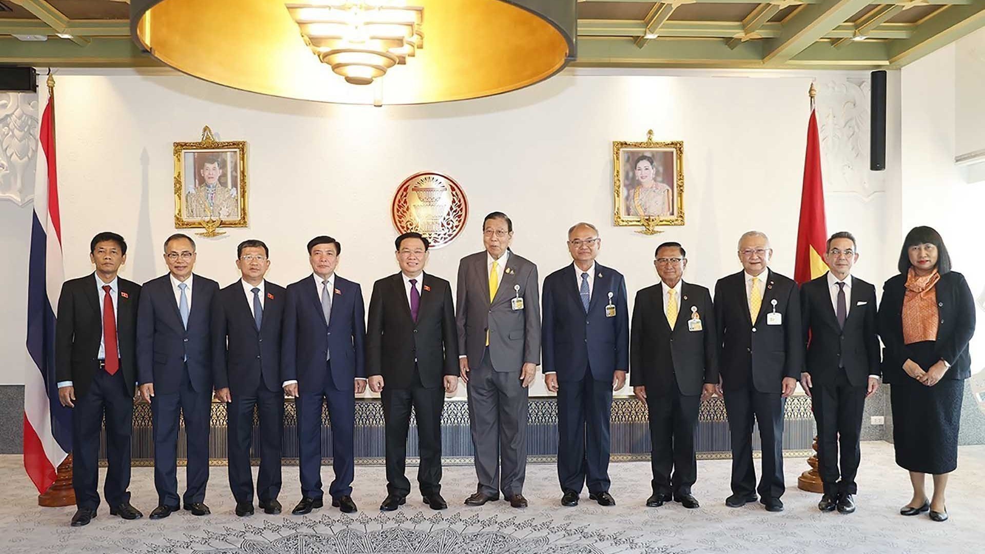 Chủ tịch Quốc hội Vương Đình Huệ hội kiến Chủ tịch Thượng viện Thái Lan