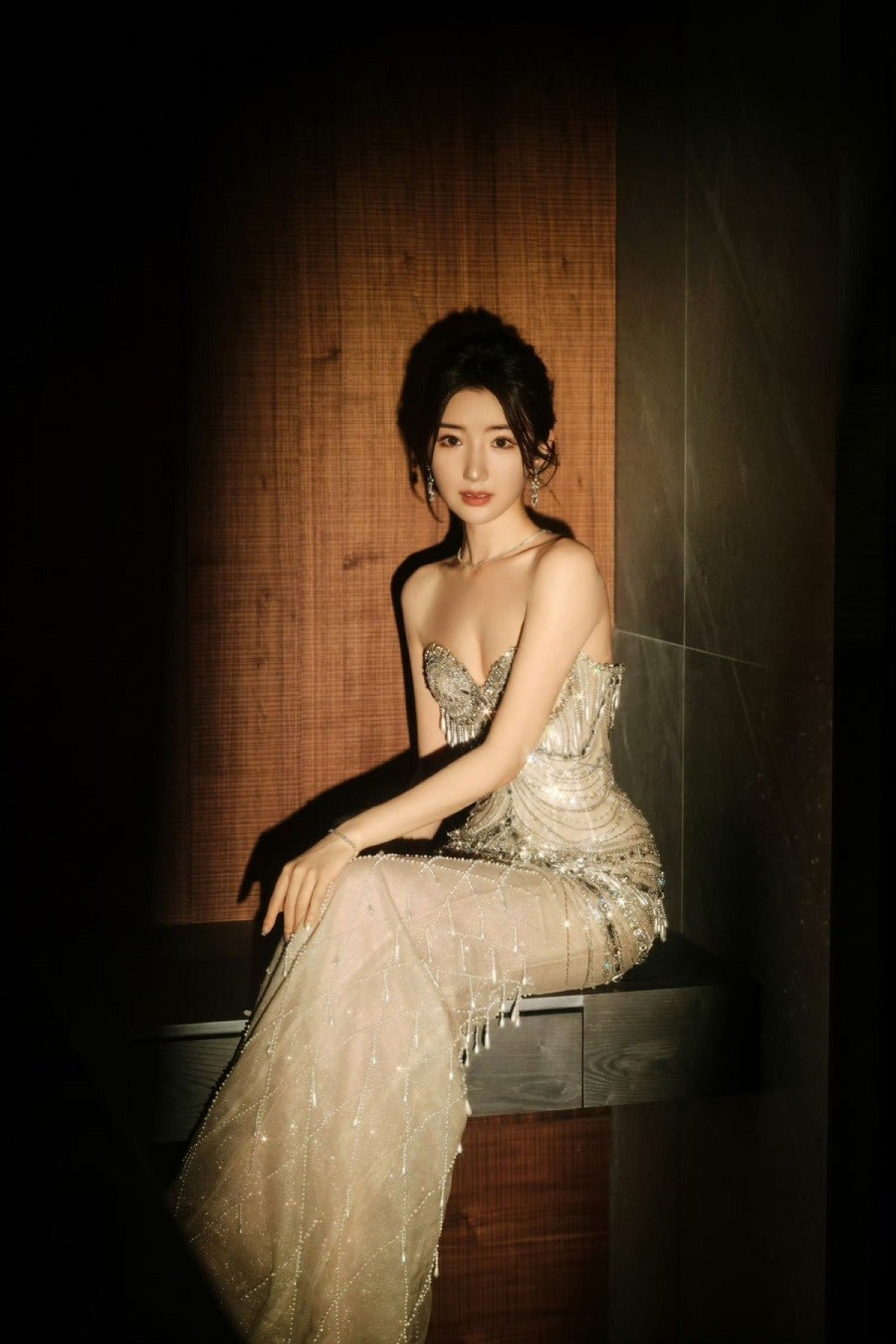 NTK Trà Linh cho hay, cô vui vì năm nay ngoài Mao Hiểu Đồng và Dương Siêu Việt, nhiều nghệ sĩ Trung Quốc khác như Lưu Diệc Phi, Đàm Tùng Vận, Dương Tử… cũng từng khoe sắc vóc trong trang phục của cô tại thảm đỏ các sự kiện giải trí Hoa ngữ. 