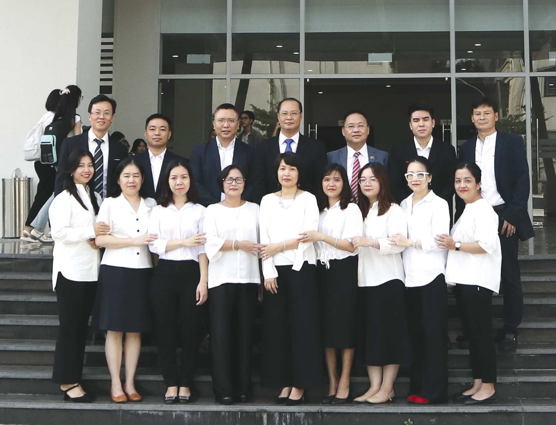 Trung tâm Thông tin tư liệu. Trung tâm Thông tin tư liệu.