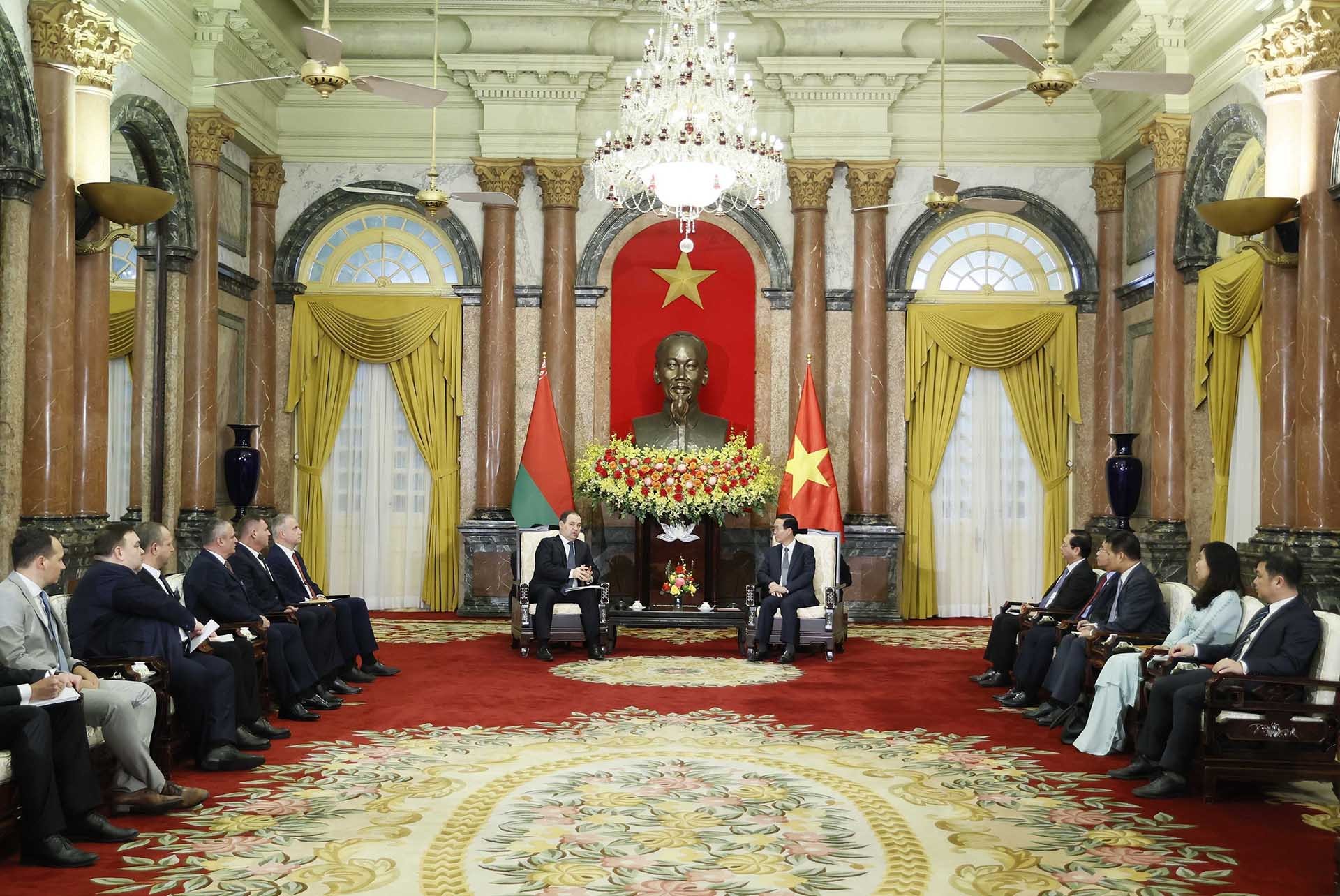 Chủ tịch nước Võ Văn Thưởng tiếp Thủ tướng Cộng hòa Belarus Roman Golovchenko