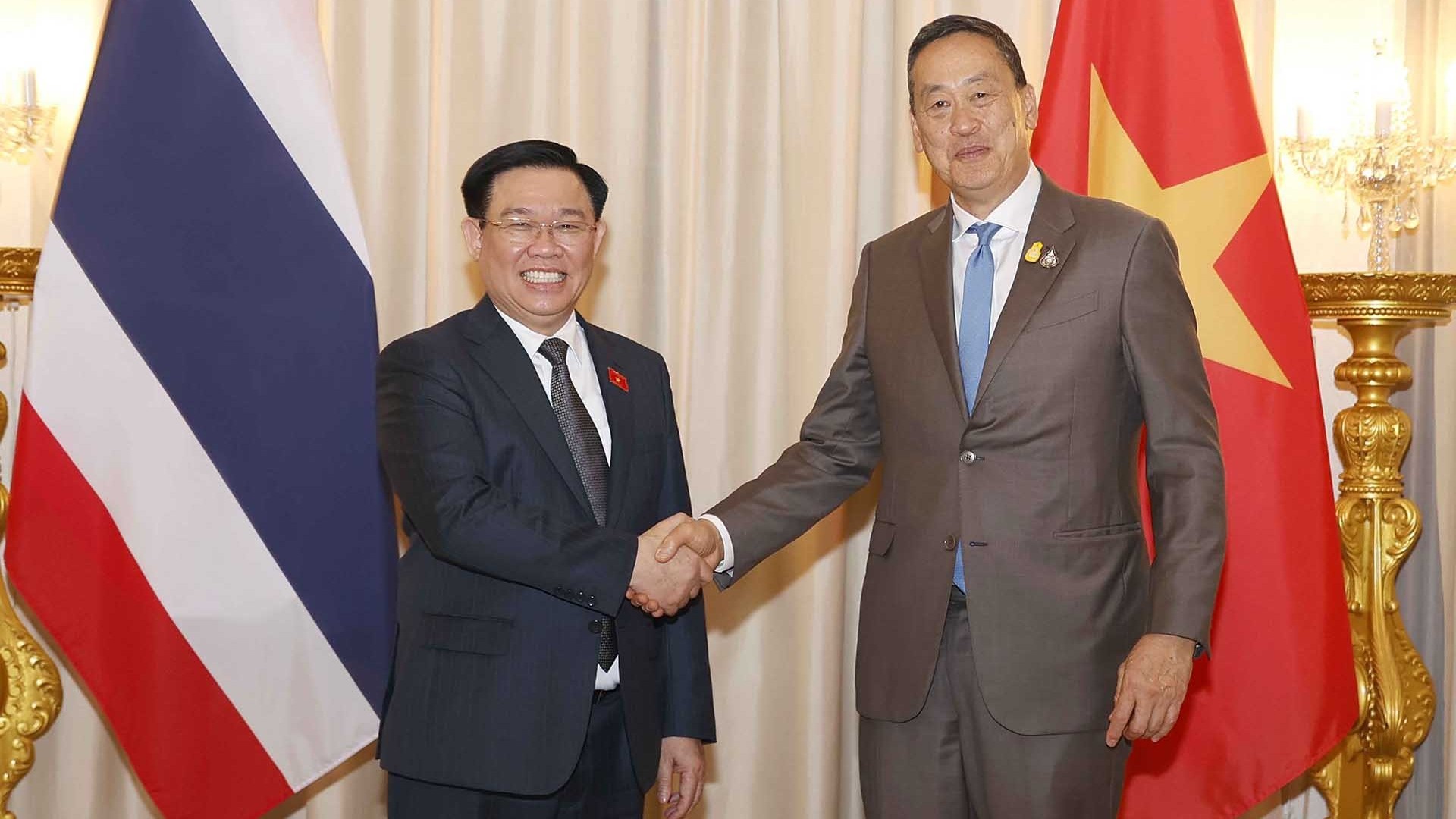 Chủ tịch Quốc hội Vương Đình Huệ hội kiến Thủ tướng Thái Lan