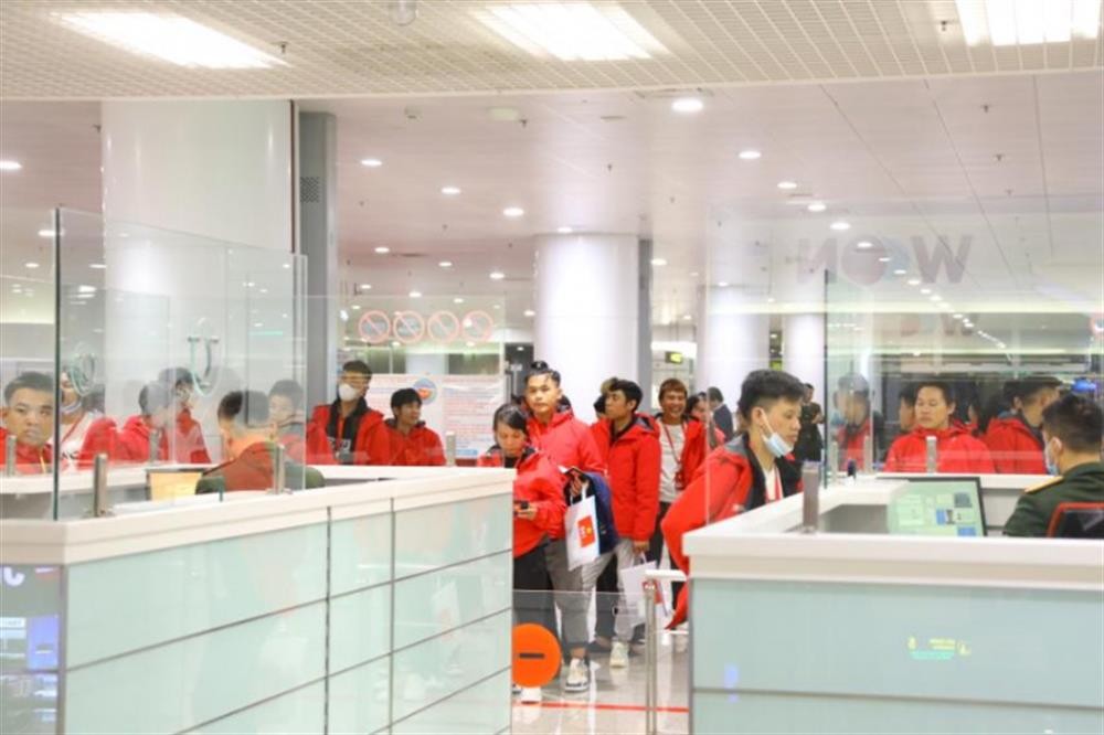 Nhóm công dân Việt Nam từ Myanmar về nước ngày 6/12. Ảnh: Bộ Công an Nhóm công dân Việt Nam từ Myanmar về nước ngày 6/12. Ảnh: Bộ Công an