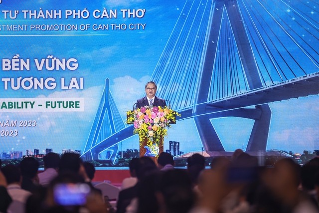 Chủ tịch UBND TP. Cần Thơ Trần Việt Trường phát biểu tại hội nghị - Ảnh: VGP/Nhật Bắc Chủ tịch UBND TP. Cần Thơ Trần Việt Trường phát biểu tại hội nghị - Ảnh: VGP/Nhật Bắc