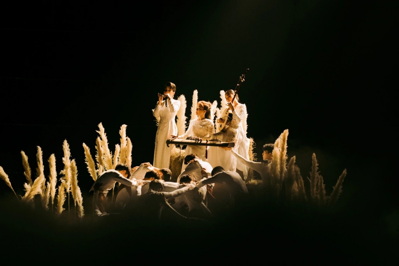 Chị đẹp đạp gió rẽ sóng: Các chị đại lần đầu làm chuyện ‘ấy’