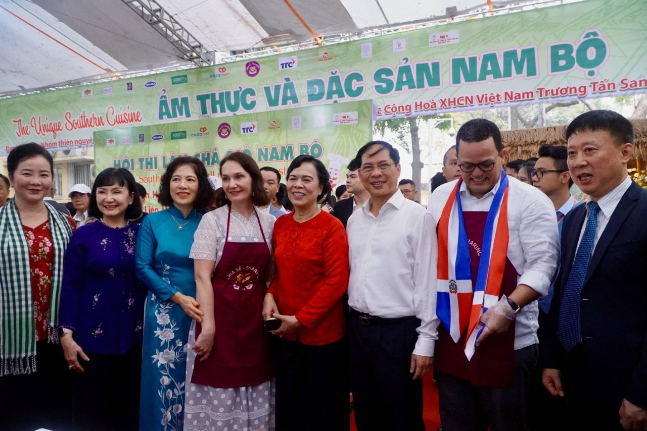 Liên hoan Ẩm thực quốc tế 2024 - Không gian kết nối bạn bè năm châu Liên hoan Ẩm thực quốc tế 2024 - Không gian kết nối bạn bè năm châu