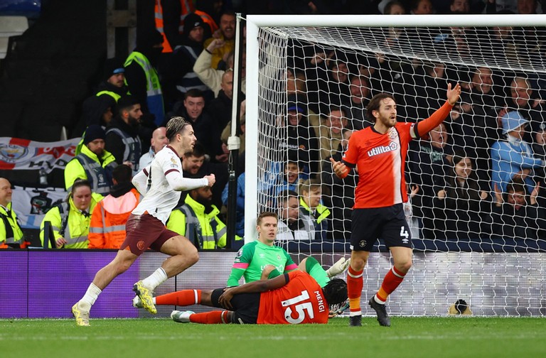 Chỉ 2 phút sau, Jack Grealish ghi bàn thứ 2 cho đội khách sau đường căng ngang của Alvarez.