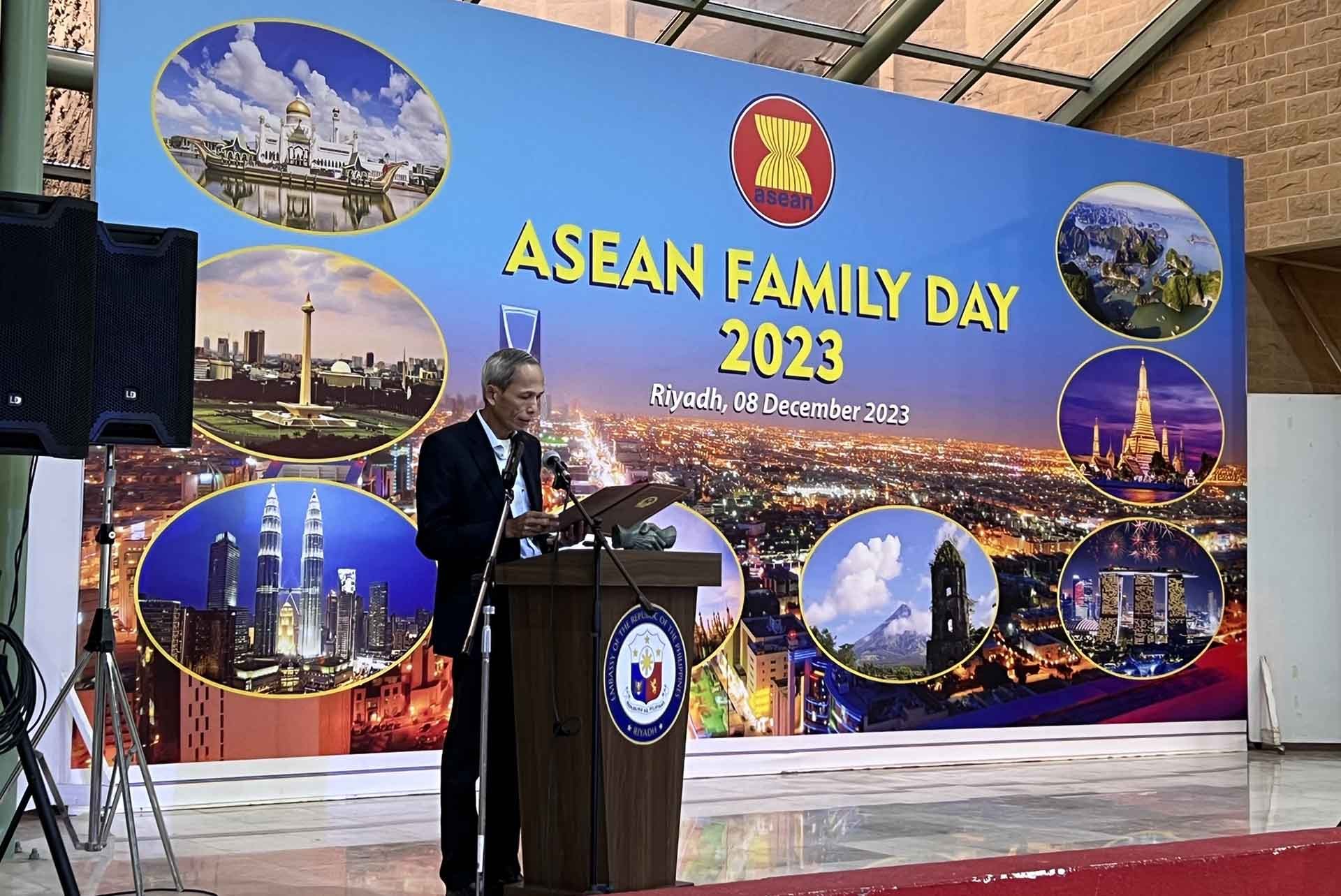 Đại sứ Đặng Xuân Dũng phát biểu khai mạc sự kiện. Đại sứ Đặng Xuân Dũng phát biểu khai mạc sự kiện.