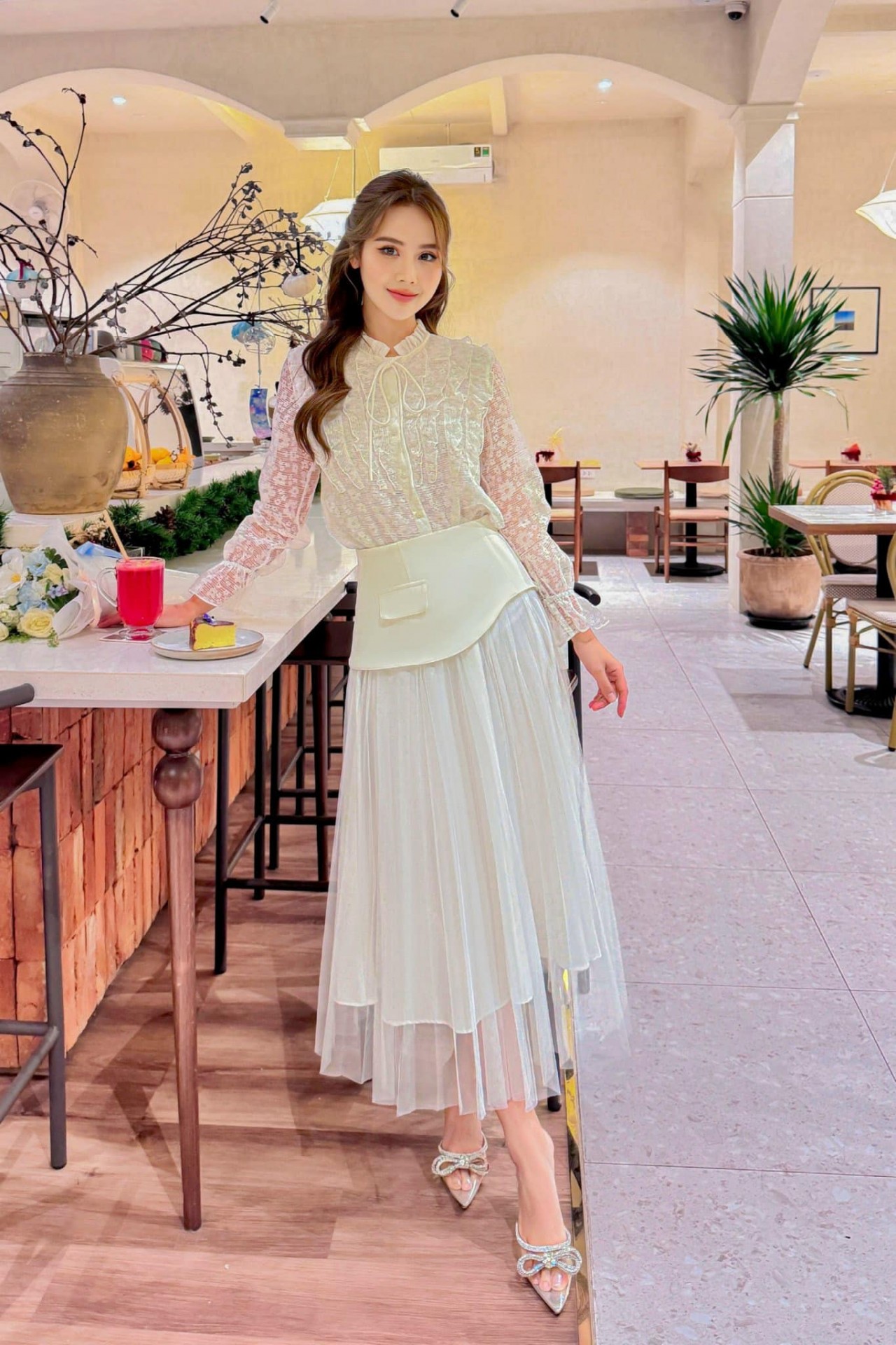 Nhan sắc Phan Minh Huyền