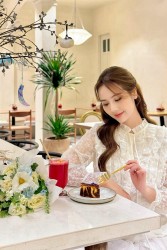 Nhan sắc ngọt ngào cùng gu thời trang sang chảnh của diễn viên Huyền Lizzie