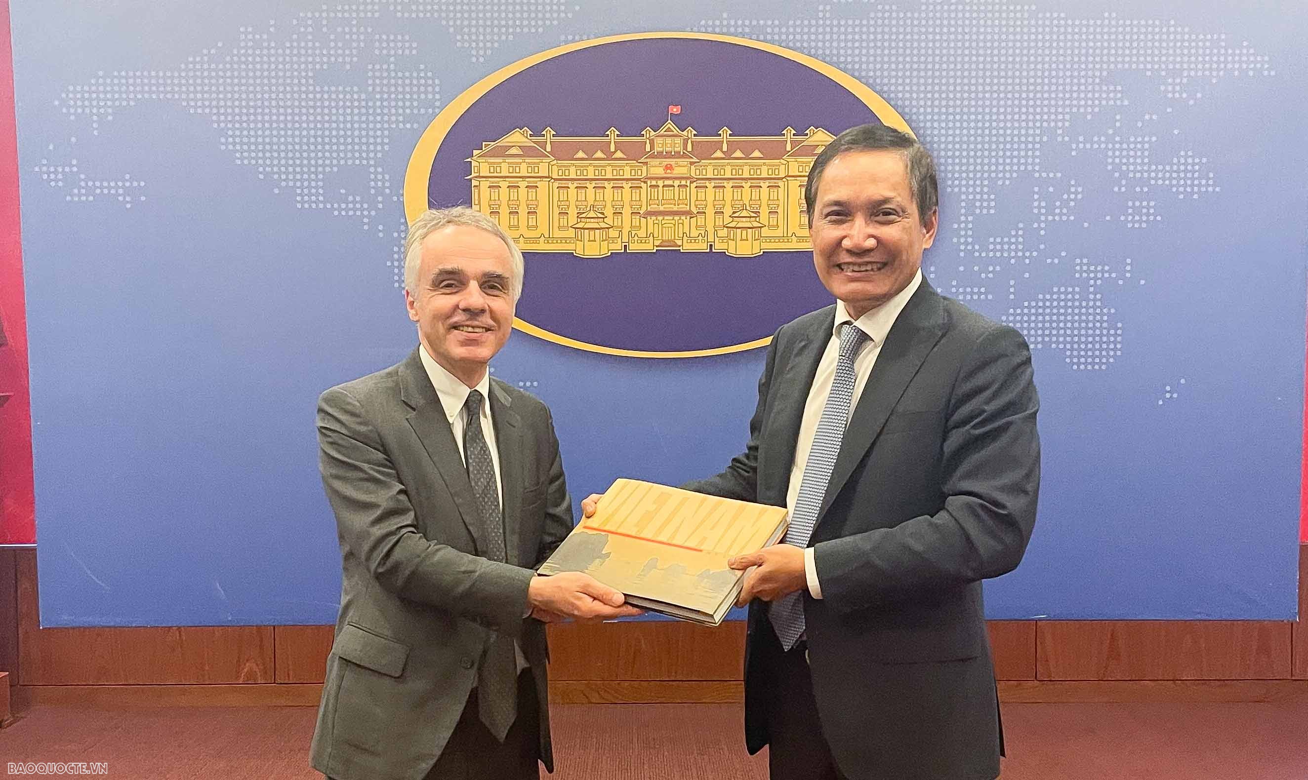 Việt Nam-Pháp khai thác tối đa tiềm năng cho hợp tác kinh tế Phiên tham vấn chính trị Việt Nam-Pháp lần đầu tiên