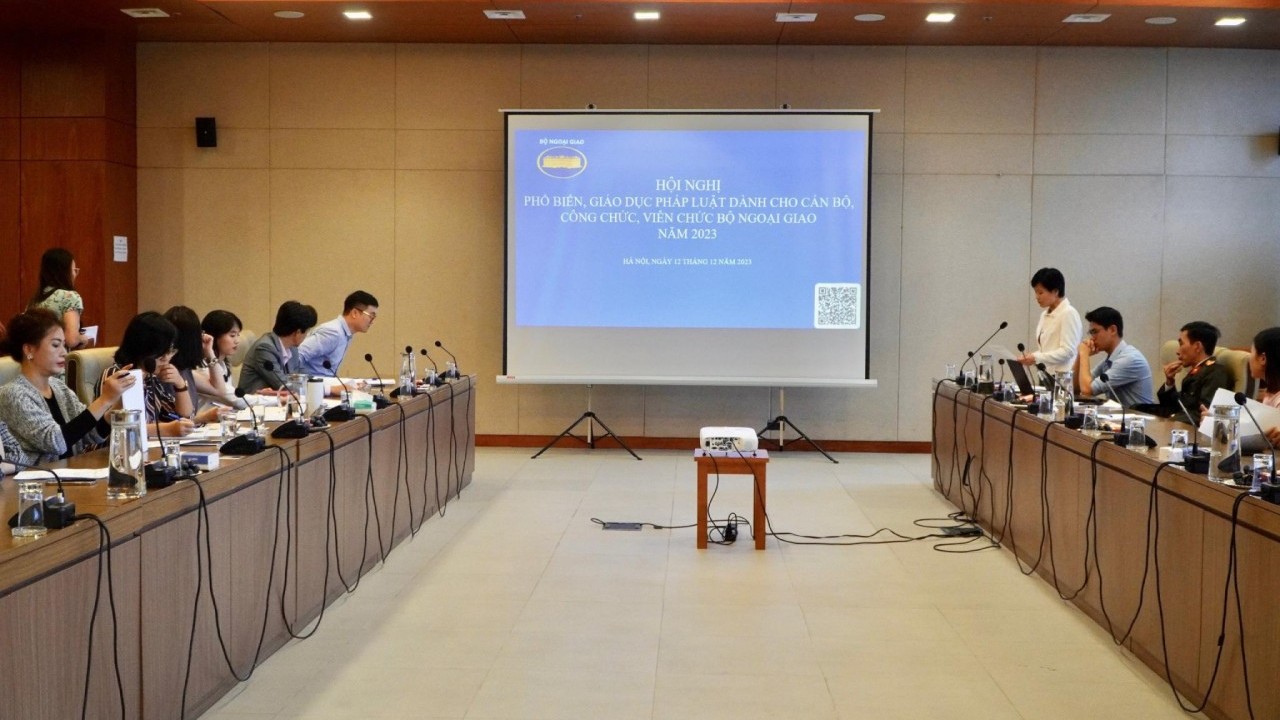 Bộ Ngoại giao tổ chức hội nghị phổ biến giáo dục pháp luật và cập nhật quy định mới cho cán bộ, công chức