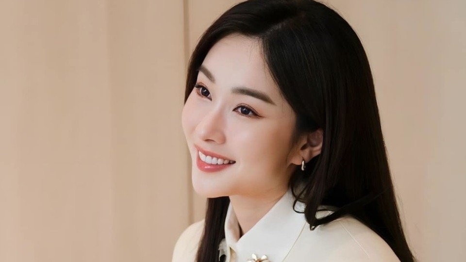 Dàn Hoa hậu, Á hậu Việt Nam thanh lịch với áo blazer thiết kế không ve cổ và đơn sắc