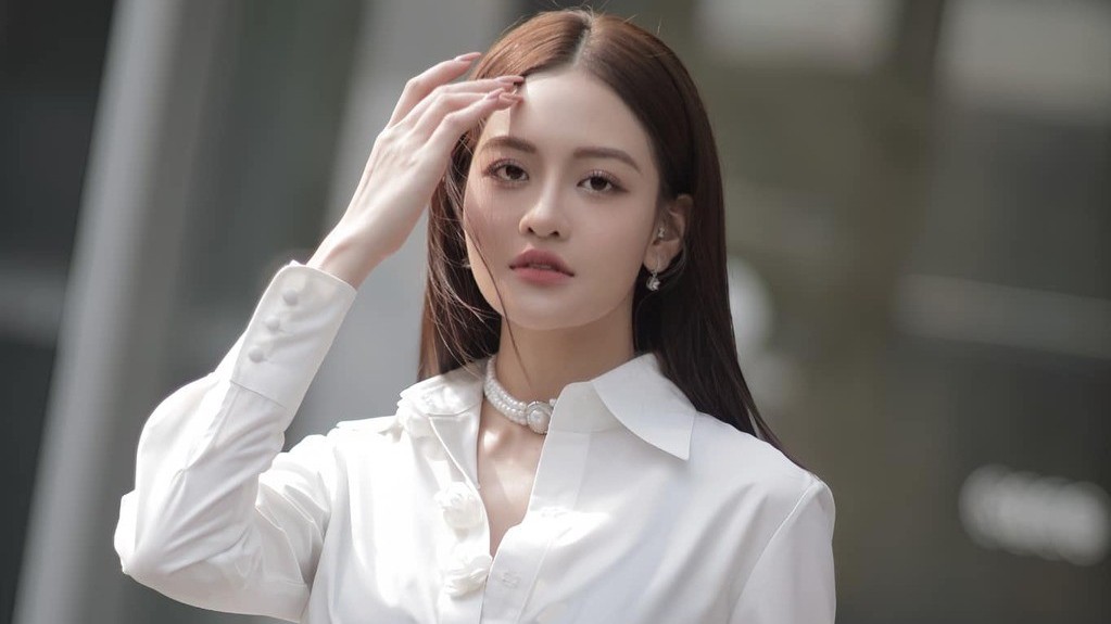 Ngắm phong cách gợi cảm, cá tính của diễn viên Thùy Anh