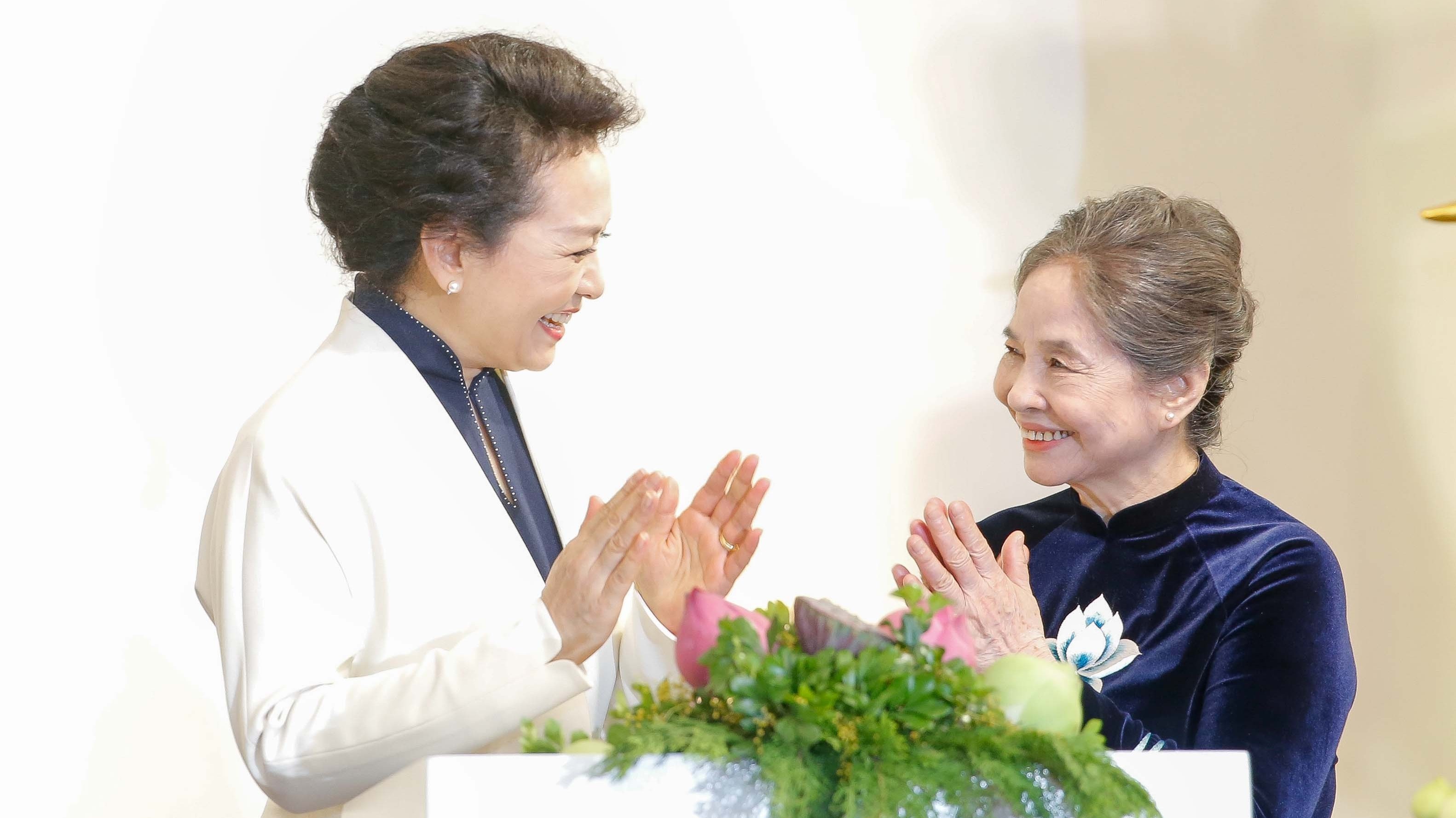 Hai Phu nhân Tổng Bí thư Việt Nam và Trung Quốc thăm Bảo tàng Phụ nữ Việt Nam