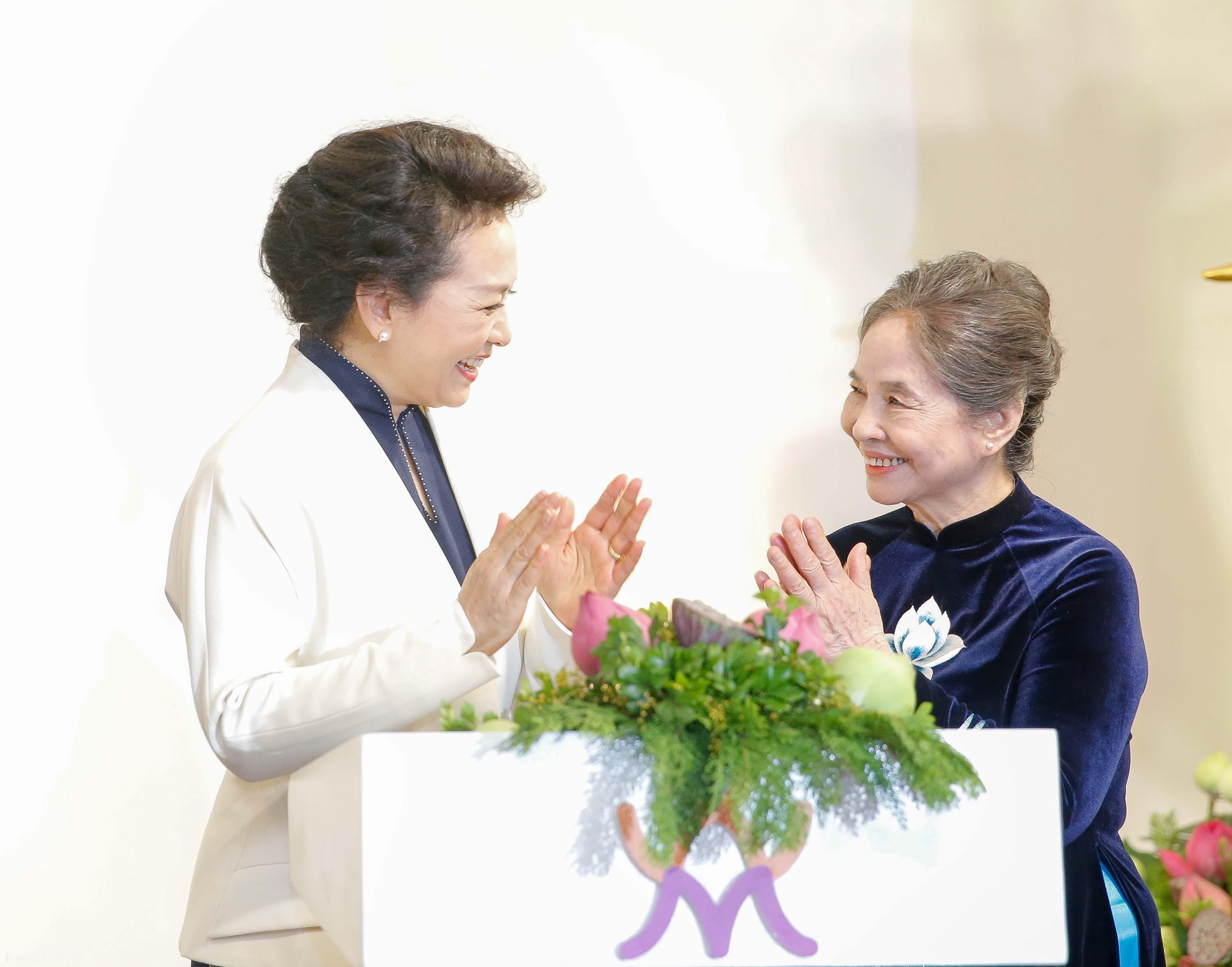 Hai Phu nhân Tổng Bí thư Việt Nam và Trung Quốc thăm Bảo tàng Phụ nữ Việt Nam