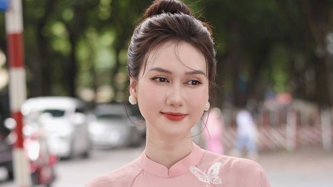 Thời trang thanh lịch, ngọt ngào của diễn viên Hương Giang