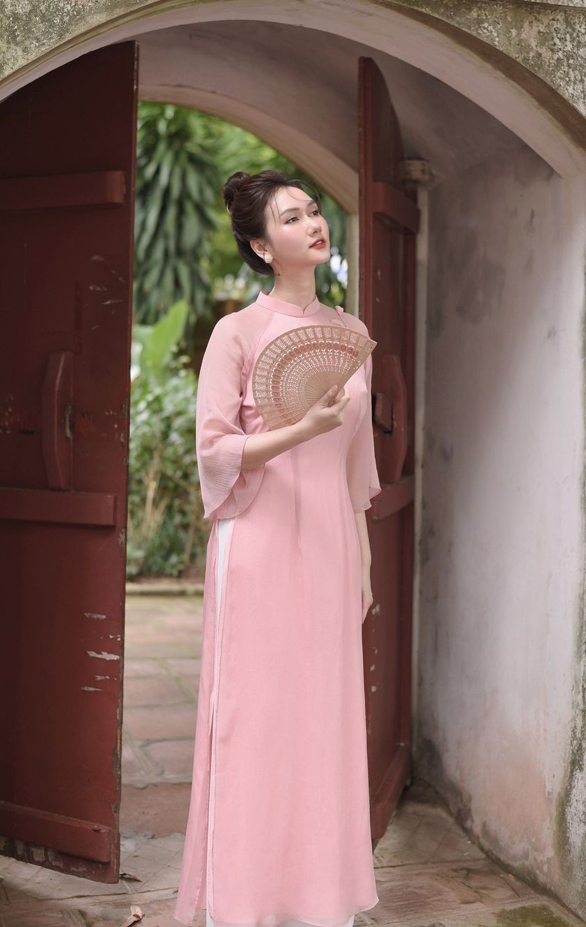 Diễn viên Hương Giang