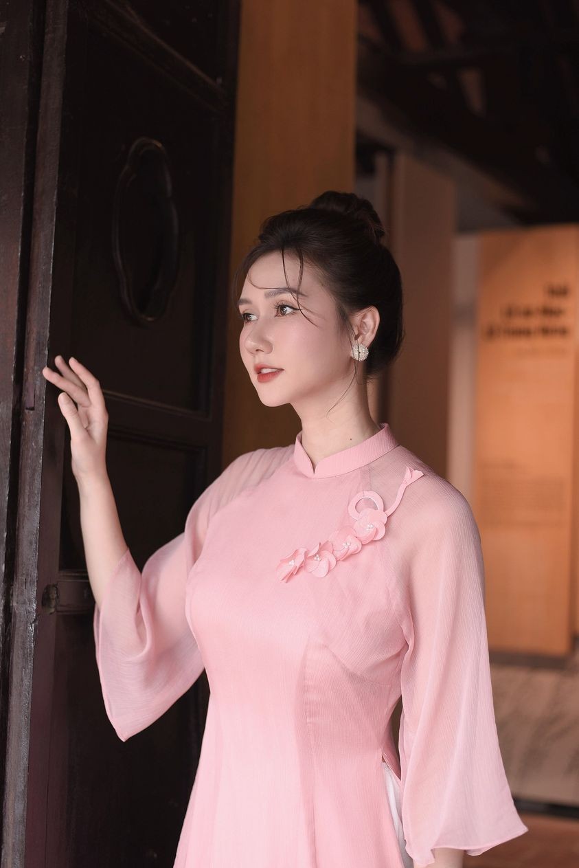 Diễn viên Hương Giang