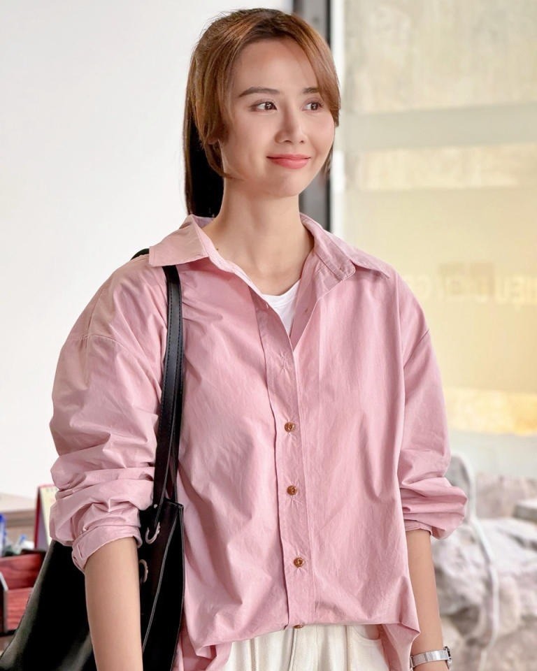 Chúng ta của 8 năm sau: Phan Minh Huyền và phong cách thời trang giản dị, năng động trong vai diễn cá tính