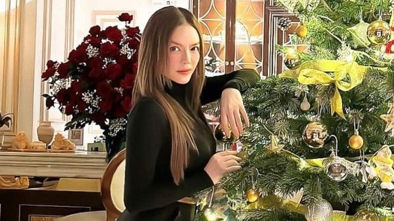 Sao Việt: Diễn viên Lý Nhã Kỳ khoe dáng gợi cảm, Việt Anh bảnh bao bên Lã Thanh Huyền