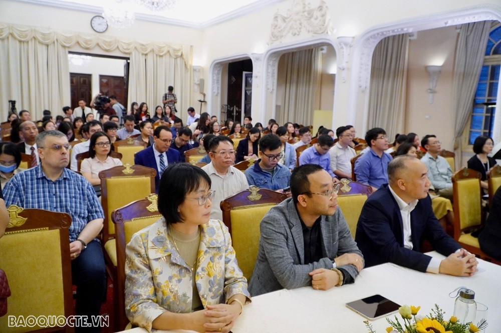 (12.14) Các đại biểu, khách mời, phóng viên báo chí trong và ngoài nước tại Họp báo. (Ảnh: Tuấn Việt)