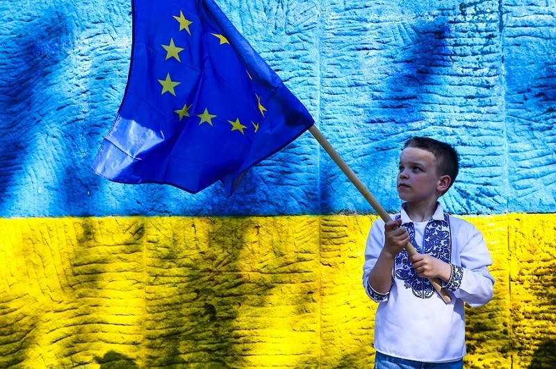 Ukraine gia nhập EU: Kiev nhận tin vui lớn từ Liên minh châu Âu, ca ngợi 'một ngày lịch sử'; Pháp khen 'công bằng'. (Nguồn: Getty Images) Ukraine gia nhập EU: Kiev nhận tin vui lớn từ Liên minh châu Âu, ca ngợi 'một ngày lịch sử'; Pháp khen 'công bằng'. (Nguồn: Getty Images)