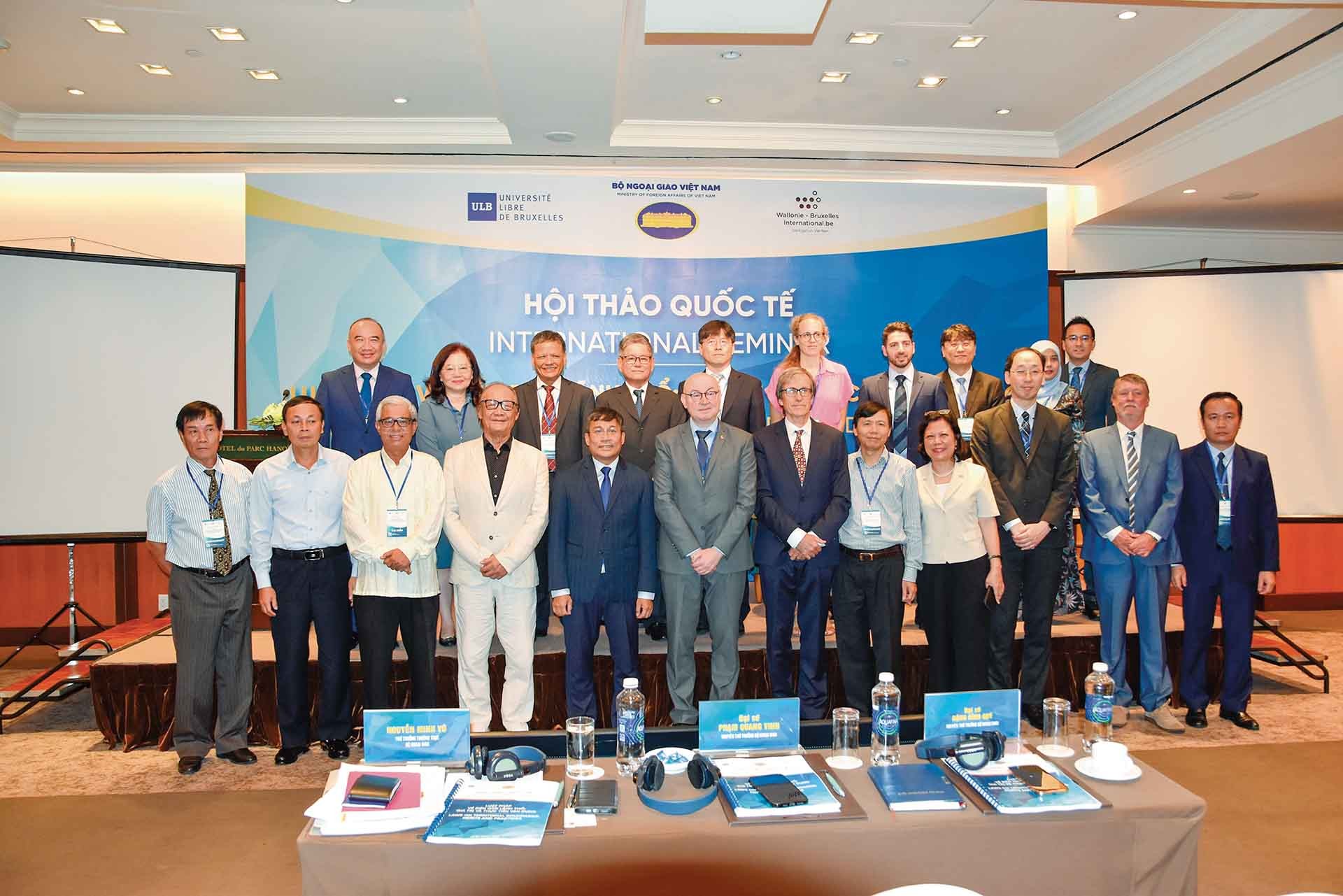 Thứ trưởng Thường trực Bộ Ngoại giao, Chủ nhiệm Ủy ban Biên giới quốc gia Nguyễn Minh Vũ chủ trì Hội thảo quốc tế về pháp luật biên giới lãnh thổ tổ chức tại Hà Nội, tháng 9/2023. Thứ trưởng Thường trực Bộ Ngoại giao, Chủ nhiệm Ủy ban Biên giới quốc gia Nguyễn Minh Vũ chủ trì Hội thảo quốc tế về pháp luật biên giới lãnh thổ tổ chức tại Hà Nội, tháng 9/2023.