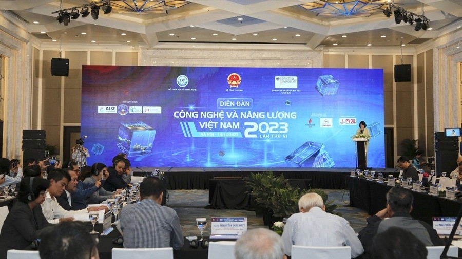 Thúc đẩy giải pháp công nghệ phục vụ phát triển bền vững điện mặt trời và điện gió tại Việt Nam
